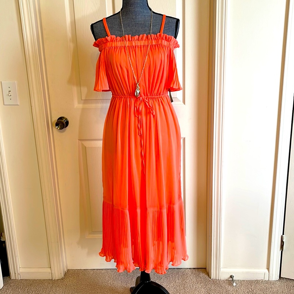 Thalia Sodi, off shoulders, warm salmon, pleated sleeves and bottom, Size S